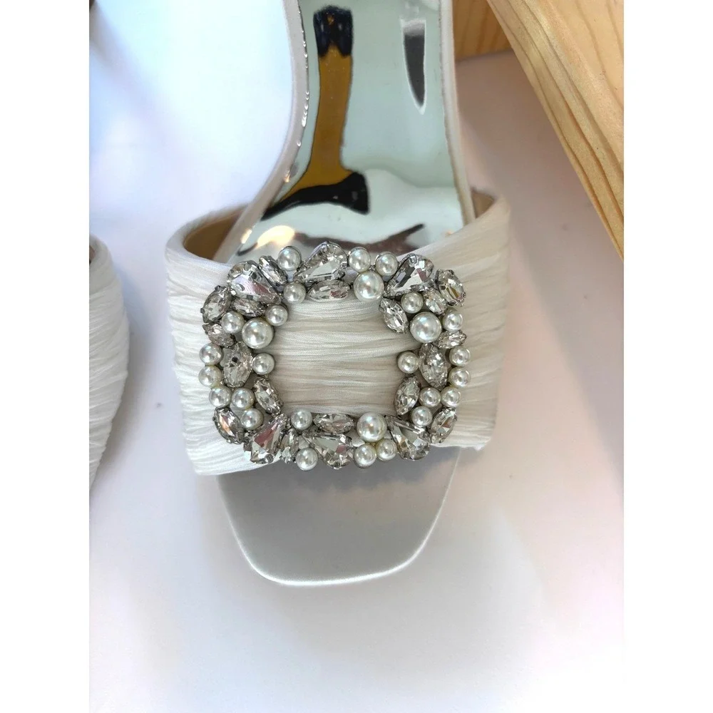 Badgley Mischka Ivory Satin Crystal Pearl Embellished Bridal Heels‎ Size 10